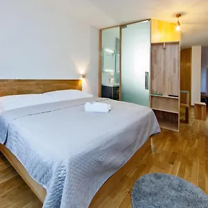 Wolf 3* Praag
